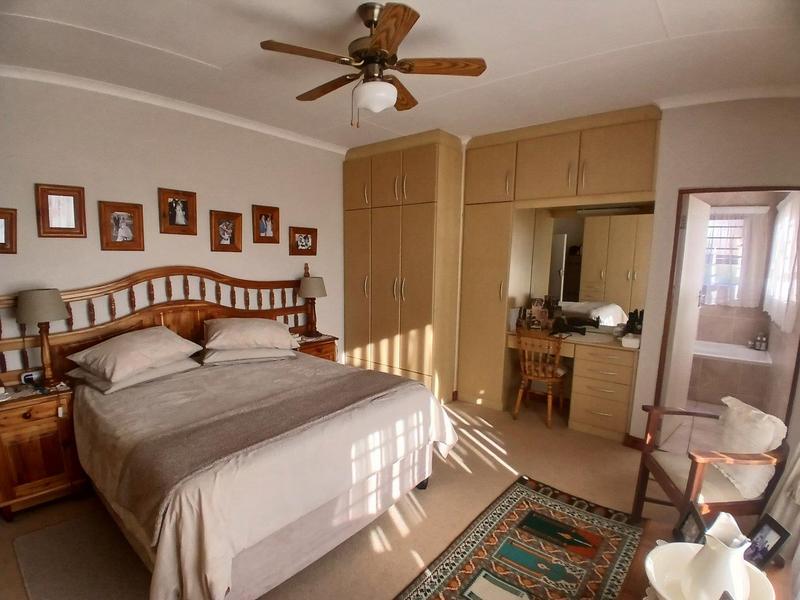 4 Bedroom Property for Sale in Fraaiuitsig Western Cape